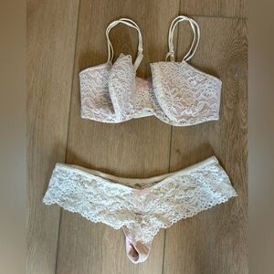 Lace Underwire Bra and Panty Set in Cream